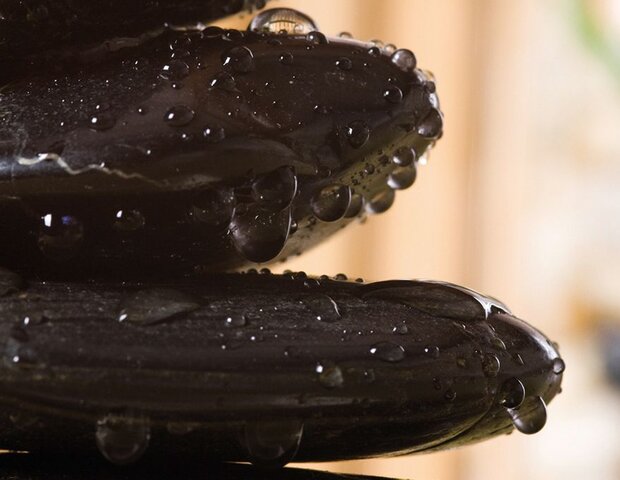 Steine für eine Hot Stone Massage.