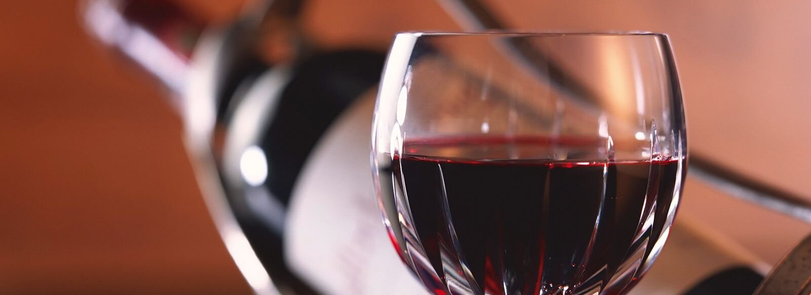 Rotwein in einem Glas.